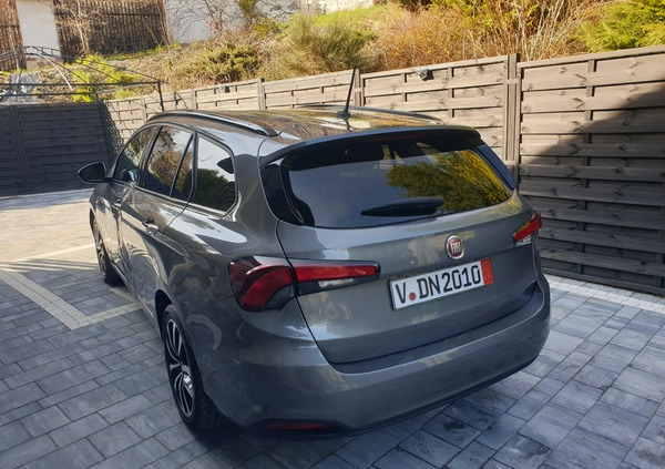 Fiat Tipo cena 33900 przebieg: 152000, rok produkcji 2018 z Limanowa małe 191